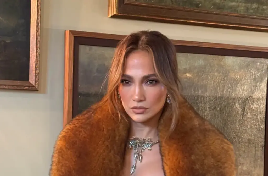 Jennifer Lopez Attends LA Opera’s Opening Night of ‘Carmen’