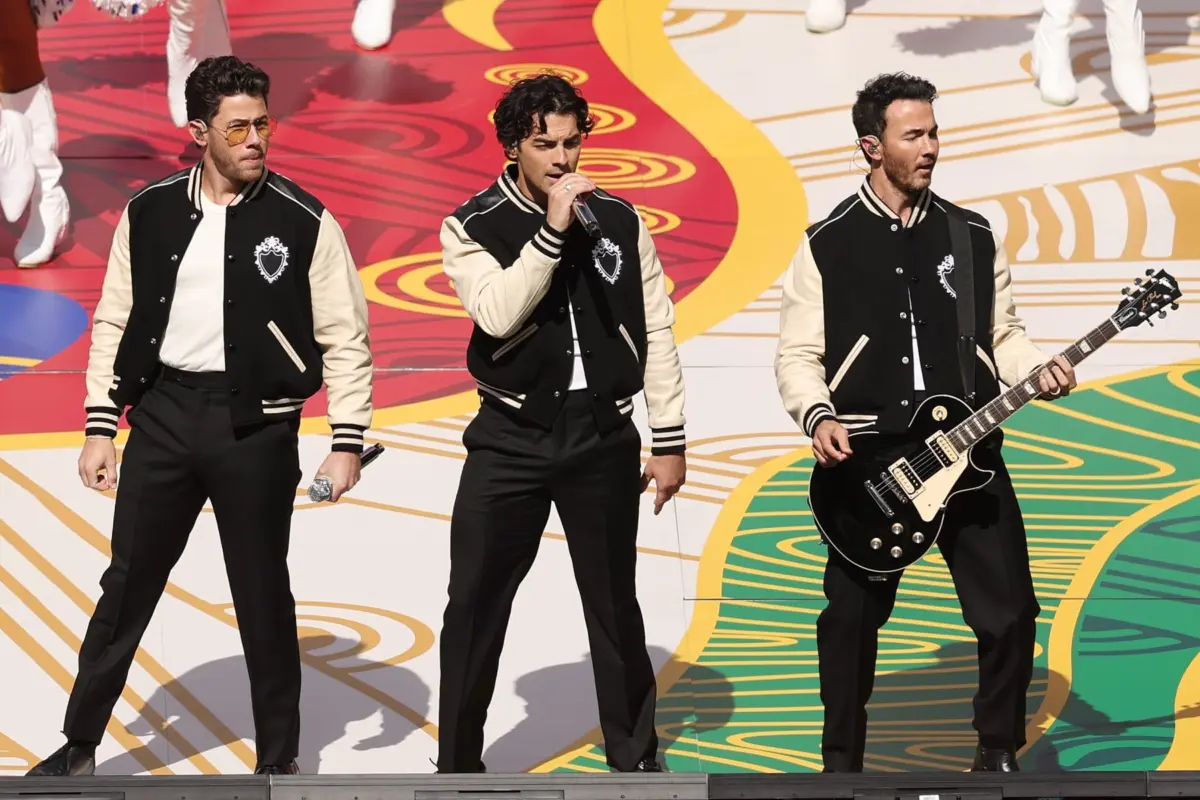 Mirror in the Bathroom: Inside Kevin Jonas’ Accidental Group Chat Exposé and the Viral Digital Age